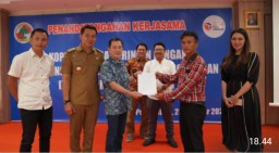 Bupati Kapuas Hulu Hadiri Penandatanganan Kerjasama Antara Koperasi Desa Beringin Dengan PT Tanjung Pura Perkasa
