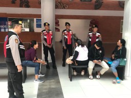 Giat Patroli Personil Polres Bandara Ngurah Rai Berikan Himbauan Kamtibmas
