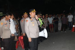 Proses Pemasangan Plang Pemberitahuan di Pasar Kutabumi Dihalangi Pedagang