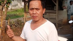 PLN Pindahkan 2 Tiang Listrik Yang Tertancap Ditengah-tengah Jalan Lingkungan dan Sekaligus di Apresiasi Masyarakat
