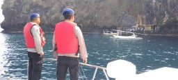 Polairud Pengamanan di Perairan Bugbug Karangasem Giat Persembahyangan Umat Menuju Pura Gili Tepekong