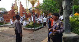Prosesi Pemalaspasan Gelung Kori Tetanguan Anyar : Polsek Dentim Jamin Keamanan dan Kelancaran