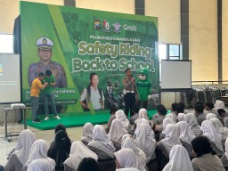 Safety Riding Back To School Bersama Grab di SMAN 5 Surabaya 