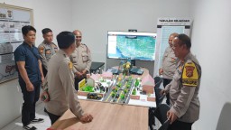 Kapolres Jembrana Melakukan Pengecekan Personil Operasi Mantap Brata Agung 2023-2024 Melalui Aplikasi SOT