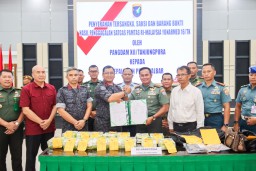 Pangdam XII/Tpr Serahkan 3 Tersangka dan Barang Bukti 15,75 Kg Sabu ke BNNP Kalbar, Dua Orang WNA Malaysia