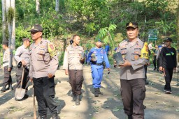 Penanaman Pohon Dalam Rangka Rakorbin SDM dan Rakorbin PNS 2023 di Areal Mantu Cager Br Mekarsari Desa Manistutu Kecamatan Melaya Kabupaten Jembrana