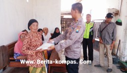 Peduli Kemanusiaan, Kapolsek Tegalampel Salurkan Bantuan Kepada 30 Kepala Keluarga di Desa Karanganyar