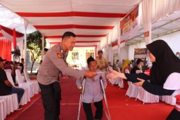 Bakti Kesehatan Alumni AKABRI 91, Ribuan Warga Malang Terima Pelayanan Kesehatan dan Bantuan Sosial Gratis