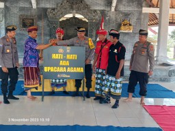 Giat Jumat Curhat Polres Jembrana Mempererat Silaturahmi Dengan Pengurus dan Pengempon Pura Dang Kahyangan Jati