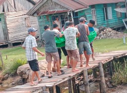 Warga Pulau Maya Dihebohkan Penemuan Mayat Laki Laki Dalam Kapal KM Berkat Usaha