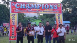 Bupati Kapuas Hulu Tutup Turnamen Sepak Bola Nanga Nuar Season IV