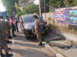 Polsek Densel Bersama Tim Gabungan Laksanakan Penertiban Parkir Liar Disepanjang Jalan Pantai Matahari Terbit