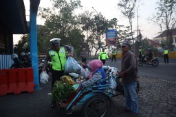 Tekan Angka Kecelakaan, Satlantas Polres Bangkalan Razia Bentor di Pagi Buta