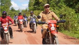 Bupati Kapuas Hulu Tinjau Progres Pengerjaan Jalan Nanga Mandai – Nanga Embaloh