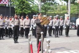 Polres Nganjuk Gelar Upacara Bendera Peringati Semangat Juang Pahlawan 10 November 2023