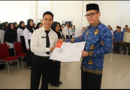 Lantik 92 PPPK,Pj Bupati Romi Wijaya Menegaskan Berikan Pelayanan Publik Yang Bermutu