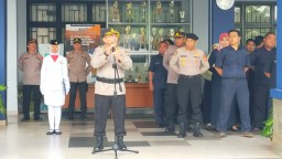 Kabag Wasidik Dir Narkoba Polda Metro Jaya Menjadi inspektur Upacara di SMK 69 Jakarta