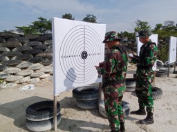 Kodim 1208/Sambas Laksanakan Latihan Menembak Senjata Ringan Triwulan IV Tahun 2023
