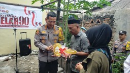 Tangis Haru Warga Cakung Usai Rumahnya Berhasil Dibedah Berkat Kerja Keras Dari Bakti Sosial Gelar 90