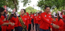 Bupati dan Ketua Forikan Kabupaten Kapuas Hulu Ngajak Masyarakat Desa Nanga Nyabau (GEMARIKAN)