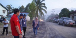 Bupati Kapuas Hulu Tinjau Persiapan Pekerjaan Pengaspalan Ruas Jalan Simpang Suruk - Selaup dan Pembangunan Jembatan Bailey Nanga Payang