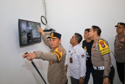 Kapolrestabes Surabaya Cek Kesiapan Pengamanan Gudang Logistik KPU