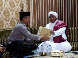Cooling system Dalam Pelaksanaan Keamanan Pemilu 2024, PJU Kor Binmas Mabes Polri Silaturahmi ke Kediaman Habib Ahmad bin Ali Abdurahman Assegaf 