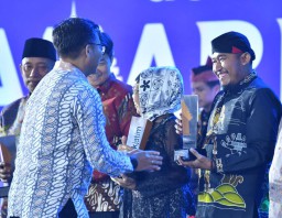 Kembali Terima Penghargaan, Bupati Sumenep Dinobatkan Sebagai Pengembang Warisan Budaya