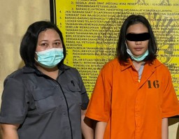 Seorang Perempuan Karyawan Outsorcing Lakukan Penipuan di Amankan Sat Reskrim Polres Bandara Ngurah Rai