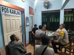Ngobrol Bareng Warga dan Polisi Bahas Keamanan Bersama di Poskamling