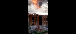 Dalam Sekejap, 3 Rumah dan 3 Ekor Sapi Milik Warga Desa Klabang Hangus Terbakar
