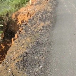 Proyek Jalan Siduk Sukadana Rawan Longsor,Warga Minta Percepat Perbaikan