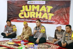 Awali Tugas Kapolres Pelabuhan Tanjung Perak Gelar Jumat Curhat di Rumah Tahfidz Al-Hidayah