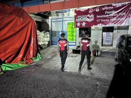 Tingkatkan Pengamanan, Satgas II Preventif Polda Bali Laksanakan Patroli Gedung di Gudang Percetakan Logistik Pemilu