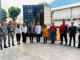 Polisi Siaga di Tempat Percetakan Surat Suara Pemilu
