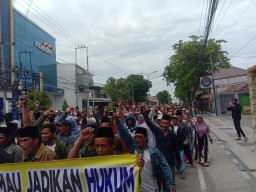 Kepung Kantor BRI Sampang, Ribuan Masyarakat Gunung Rancak Tuntut Tanggung Jawab