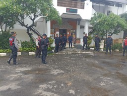 Ciptakan Rasa Aman, Subsatgas Aksi Khusus Operasi Mantap Brata Agung 2024 Sambangi Kantor Percetakan Radar Bali