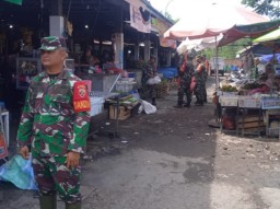 Peduli Lingkungan, Dandim Bersama Jajaranya Grebeg Pasar Bersihkan Sampah Yang Berserakan