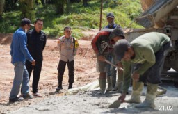 Bupati Kapuas Hulu Tinjau Ruas Jalan Simpang Silat (Miau Merah) Kecamatan Silat Hilir