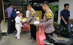 Jumat Berkah Polsek Cakung Santuni Anak Yatim dan Doa Bersama