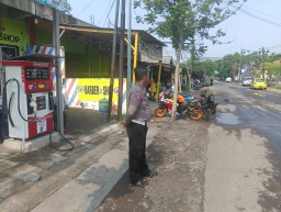 Anggota Satlantas Polrestabes Surabaya Sterilkan dan Melakukan Antisipasi Halau Calo