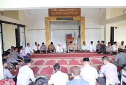 Jumat Curhat Polres Nganjuk, Kapolres Ajak Jamaah Ciptakan Suasana Pemilu 2024 Yang Damai