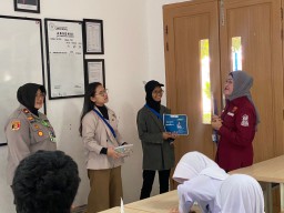 "Parent Teaching dan Profesional Day "Polwan Polres Metro Jaktim Sosialisasi Perilaku Bullying dan Kekerasan Seksual di Sekolah