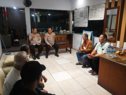 Jajaran Polsek Duren Sawit Tingkatkan Peran Siskamling Cooling System Menghadapi Pemilu 2024