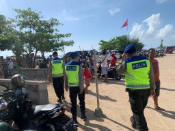 Sosialisasikan Pemilu Damai, Subsatgas Polairud Sambangi Masyarakat Pesisir Pantai