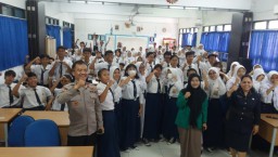 Katakan "TIDAK" Pada Narkoba, Polisi Lakukan Edukasi ke Sekolah
