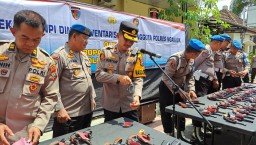 Polres Nganjuk Lakukan Pemeriksaan Berkala Senjata Api Organik dan Amunisi