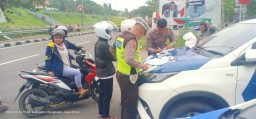 Jaring Puluhan Pelanggar, Satlantas Polres Bangkalan Lakukan Tilang Manual