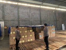 Gudang Logistik Dijaga Ketat 24 Jam Non Stop Oleh Personel Kepolisian