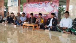 Jum'at Curhat : Polres Nganjuk Ajak Jamaah Untuk Ciptakan Pemilu Damai